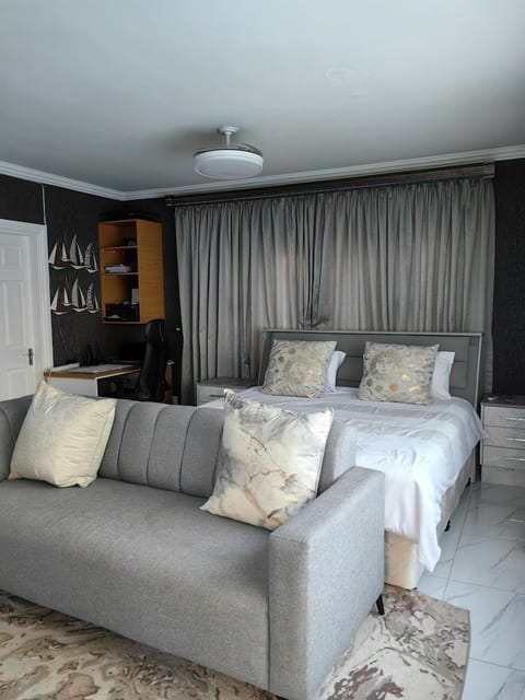 Seating area, Bedroom