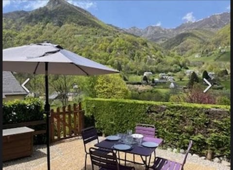Patio, Spring, Natural landscape, Garden, View (from property/room), Balcony/Terrace, Dining area, Garden view, Mountain view
