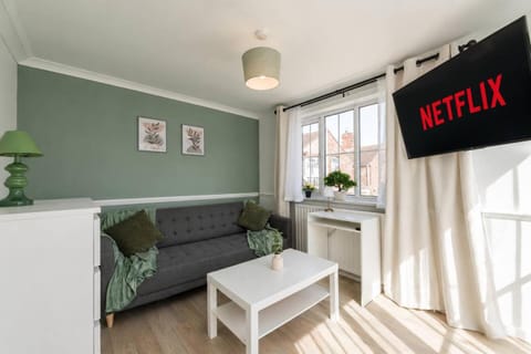 Communal lounge/ TV room, TV and multimedia, Seating area