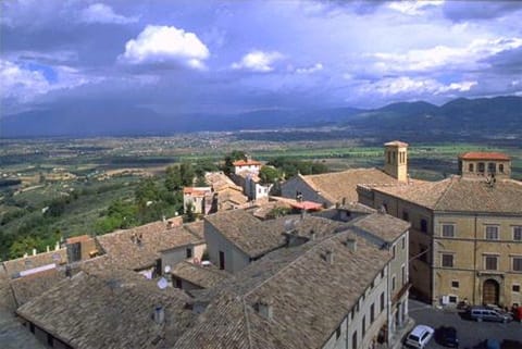 L’Arco Romanico Apartment in Montefalco