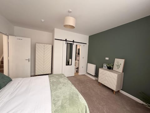 Shower, Toilet, Bed, Bathroom, Photo of the whole room, Bedroom, wardrobe