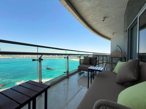 Day, Balcony/Terrace, Seating area, Lake view, Sea view