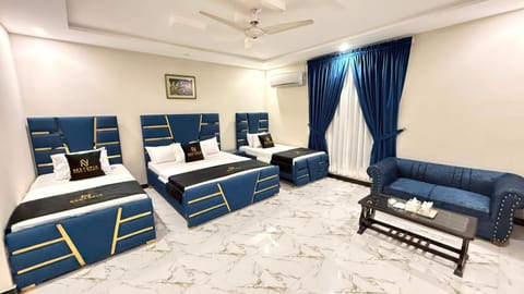 Living room, Photo of the whole room, Seating area, Bedroom, fireplace