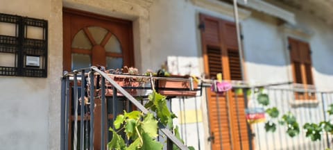 Facade/entrance, Balcony/Terrace