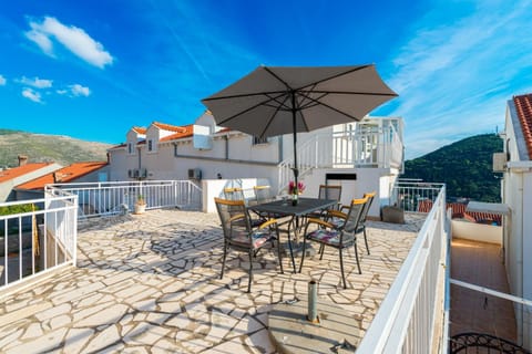 Patio, Facade/entrance, BBQ facilities, Balcony/Terrace, Seating area