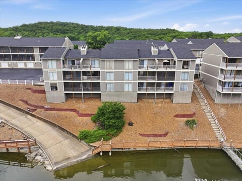 Property building, Day, Natural landscape, Bird's eye view, River view