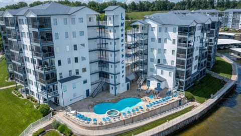 Property building, Day, Bird's eye view, Pool view, Swimming pool, sunbed