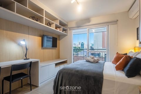 Bed, TV and multimedia, Balcony/Terrace, Bedroom, City view