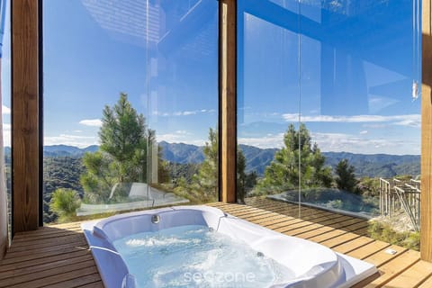 Hot Tub, Balcony/Terrace, Seating area, Mountain view