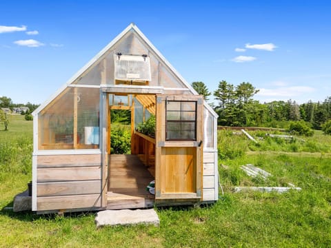 Property building, Day, Natural landscape, Garden, Garden view