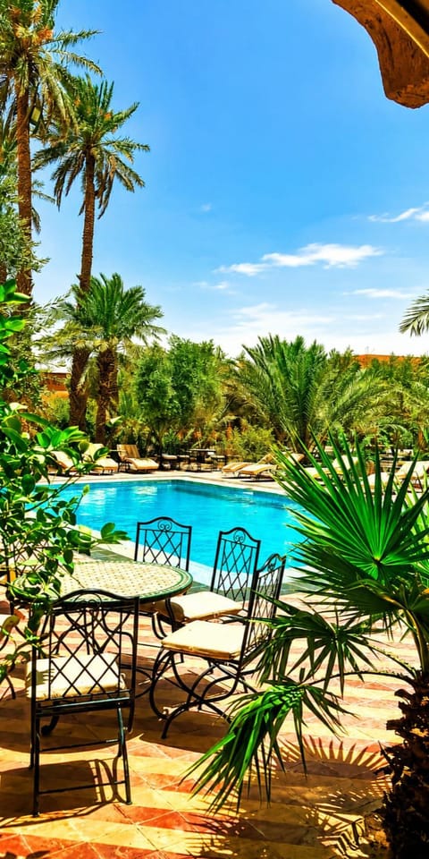 Patio, Spring, Day, Natural landscape, Garden, Garden view, Pool view, Swimming pool, sunbed