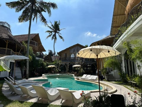 Property building, Swimming pool