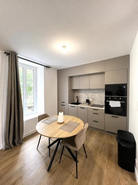 Kitchen or kitchenette, Dining area, microwave, oven, stove