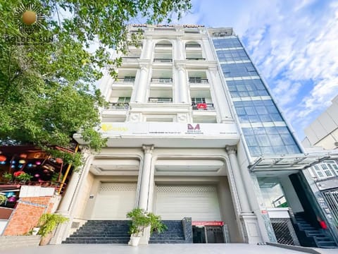 Property building, Day