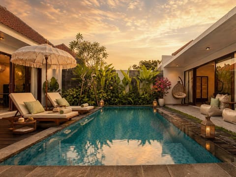 Property building, Patio, Garden, Garden view, Pool view, Swimming pool, sunbed