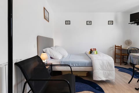 Property building, Living room, Bedroom