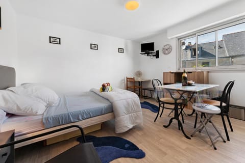 Property building, Living room, Bedroom