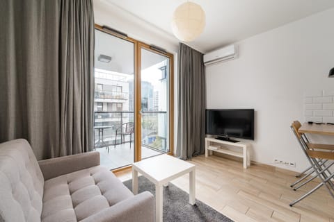 Communal lounge/ TV room, TV and multimedia, Living room, Seating area, Dining area, Evening entertainment
