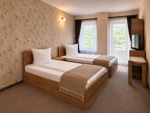 Bed, TV and multimedia, Bedroom