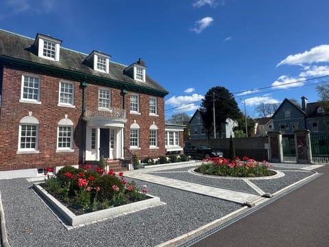 Property building, Day, Neighbourhood, Garden, Garden view, Location
