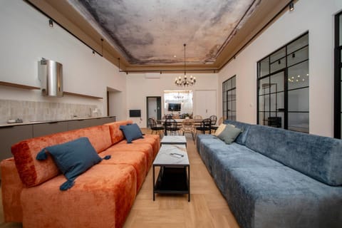 Living room, Seating area