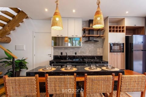 Kitchen or kitchenette, Seating area, Dining area