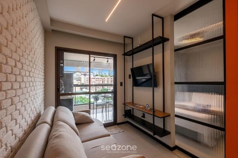 TV and multimedia, Balcony/Terrace, Kitchen or kitchenette, Living room, City view