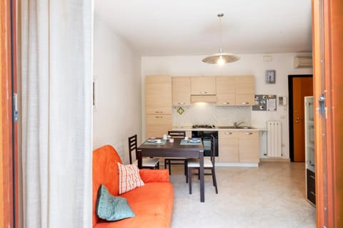 Kitchen or kitchenette, Living room, Dining area, Communal kitchen