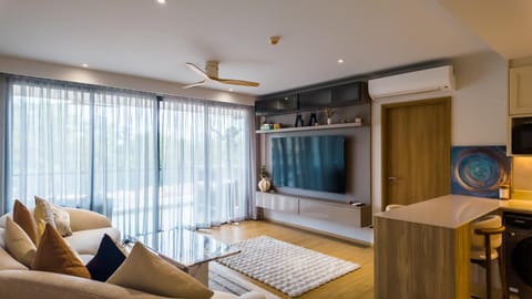 TV and multimedia, Kitchen or kitchenette, Living room, Seating area, air conditioner