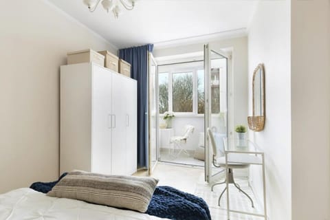 Bed, Living room, Seating area, Bedroom, towels