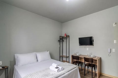 Bed, TV and multimedia, Seating area, Bedroom