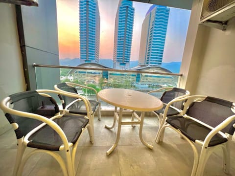 Balcony/Terrace, Living room, Seating area