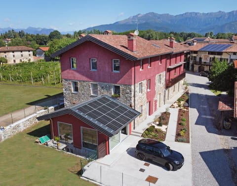 Property building, Mountain view, Location, Parking