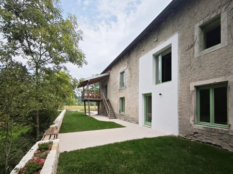 Property building, Facade/entrance, Natural landscape, Garden, Garden view