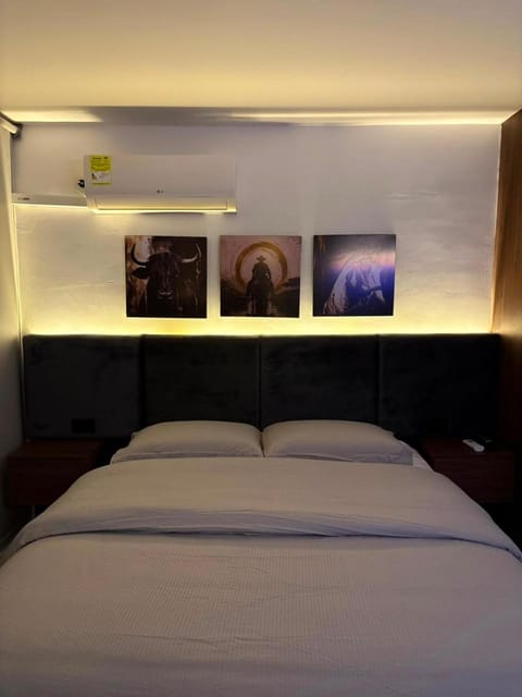 Bed, Photo of the whole room, air conditioner