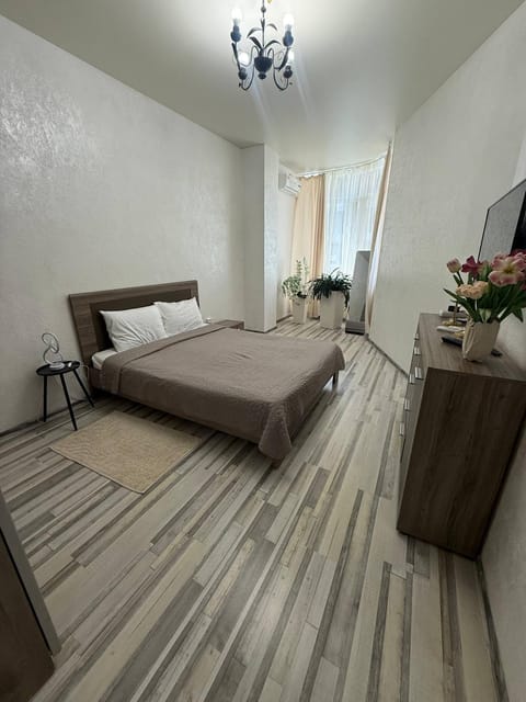 Bed, TV and multimedia, Bedroom, wardrobe, air conditioner