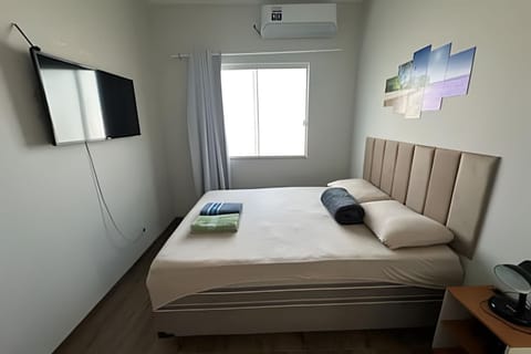 Bed, TV and multimedia, View (from property/room), Bedroom