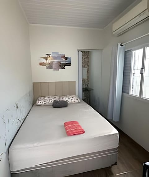 Bed, TV and multimedia, View (from property/room), Bedroom