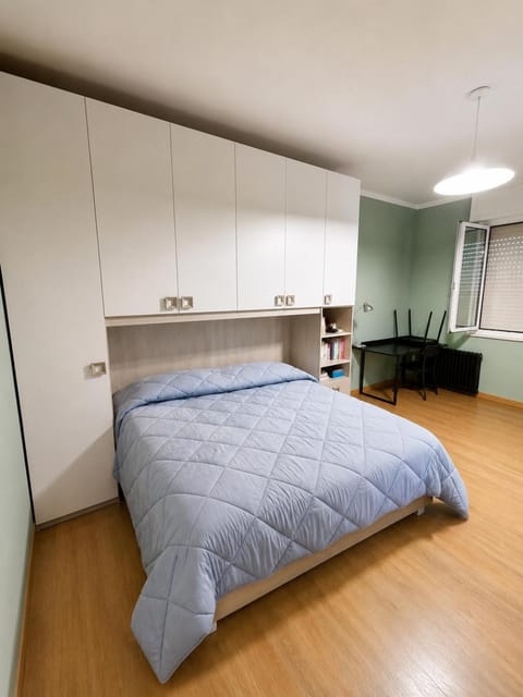 Bed, Photo of the whole room, Bedroom, wardrobe