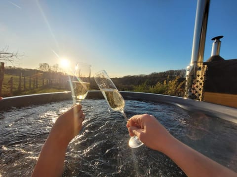 Hot Tub, Hot Tub