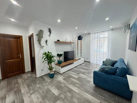 Living room, Seating area, Evening entertainment