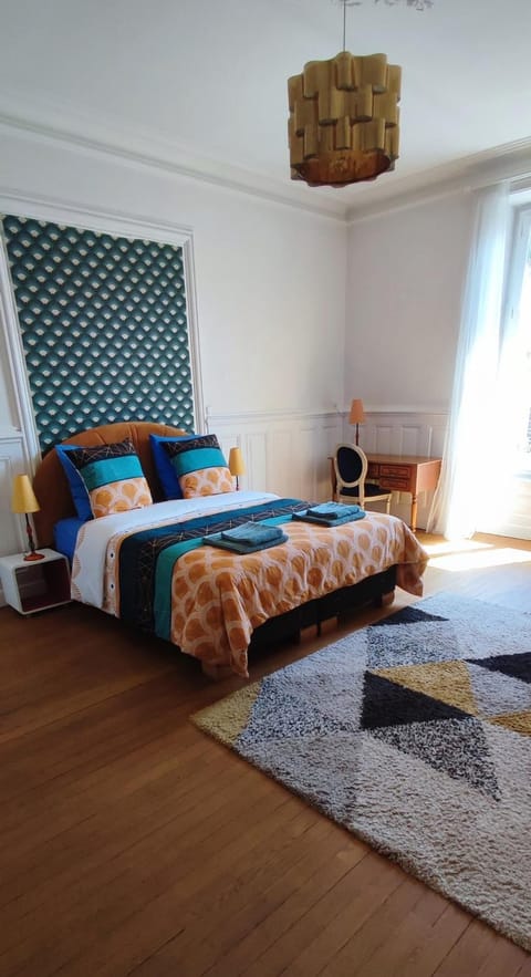 Shower, Bed, Photo of the whole room, Seating area, Bedroom