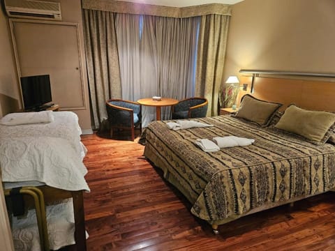 Communal lounge/ TV room, Bed, TV and multimedia, Photo of the whole room, Evening entertainment, Bedroom, towels, air conditioner