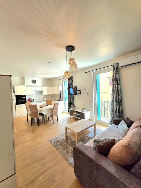 Kitchen or kitchenette, Living room, Dining area
