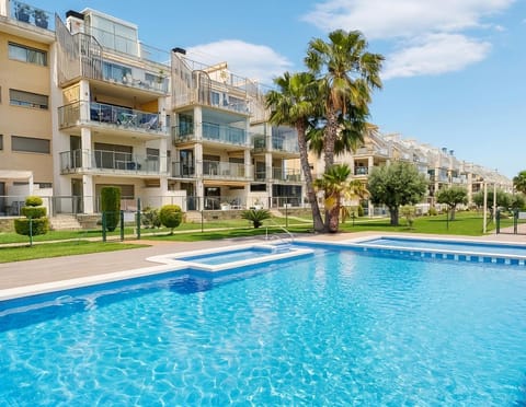 Property building, Day, Summer, Swimming pool, Location