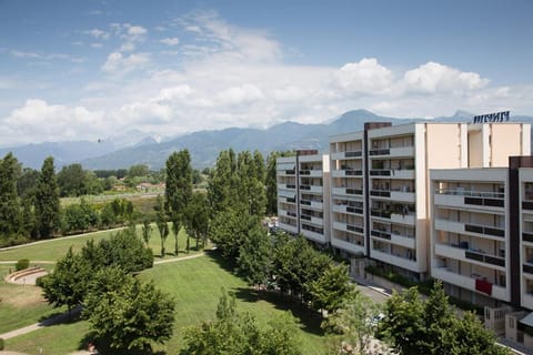 Property building, Day, Garden, Garden view