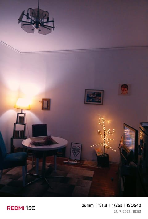 TV and multimedia, Text overlay, hair dresser