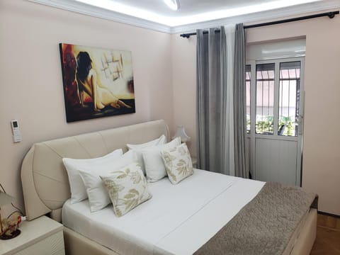 Bed, Balcony/Terrace, Bedroom