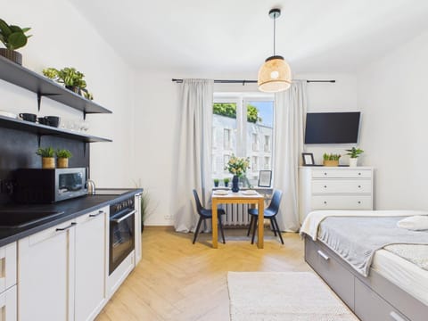 Bed, Kitchen or kitchenette