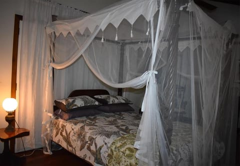 Bed, Internal: Not applicable to any particular room